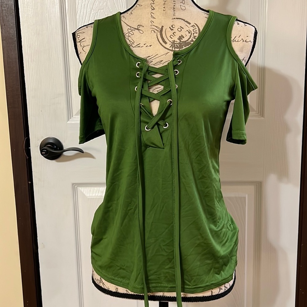 Lace up cold shoulder short sleeve green top
